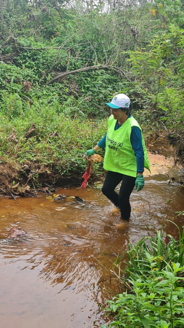 Comitê da Serra da Ibiapaba participa de mutirão de limpeza do riacho Jaburu e da Bica do Pajé, em Ibiapina